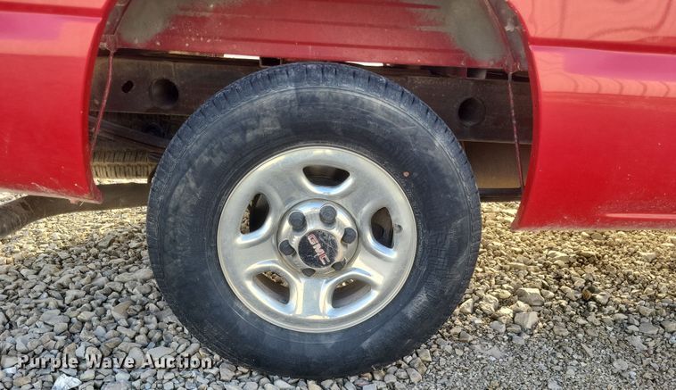 image for item DS5215 2004 GMC Sierra pickup truck
