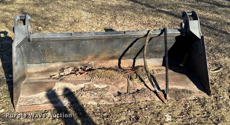 image for item DT0512 Quick Attach skid steer bucket