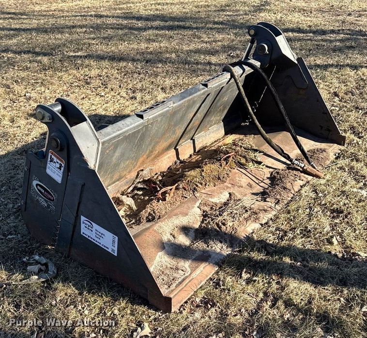 image for item DT0512 Quick Attach skid steer bucket