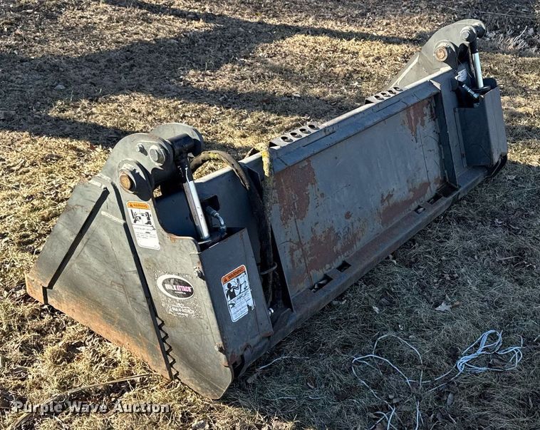 image for item DT0512 Quick Attach skid steer bucket