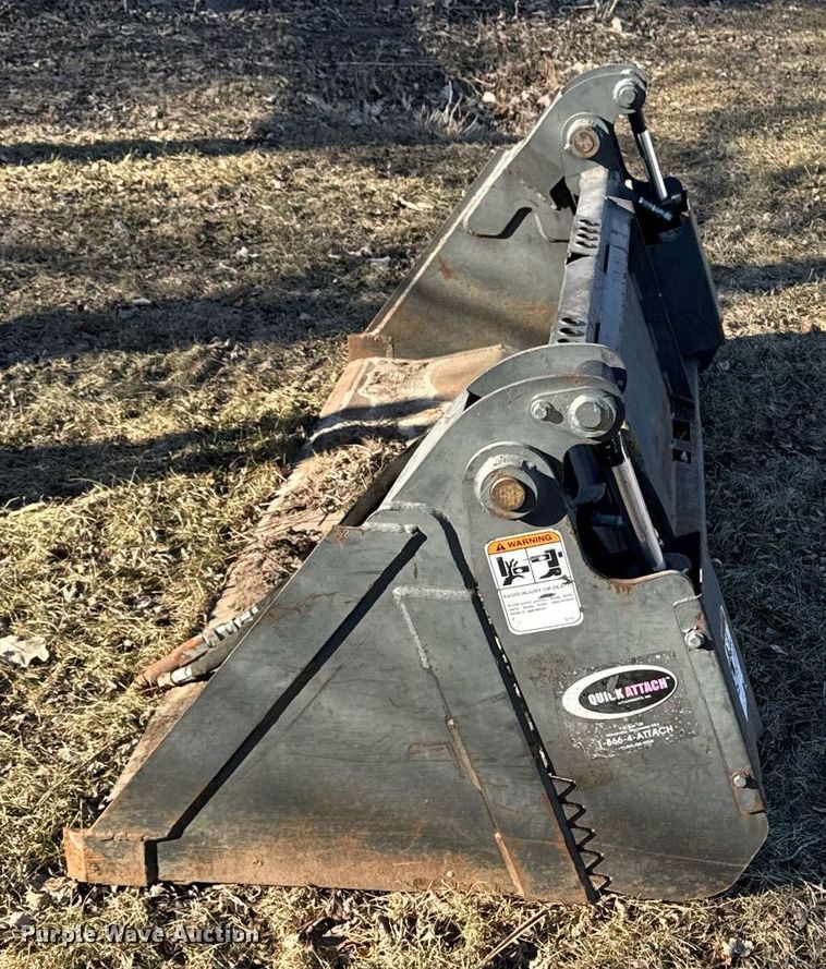 image for item DT0512 Quick Attach skid steer bucket