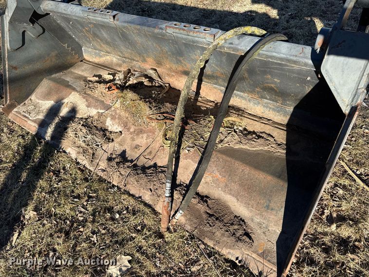 image for item DT0512 Quick Attach skid steer bucket