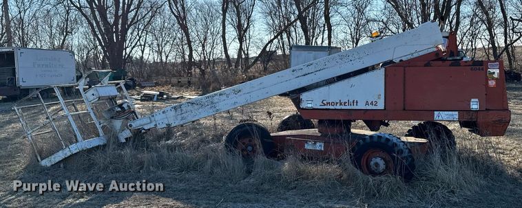 image for item DT0513 1989 Snorkelift A42R boom lift