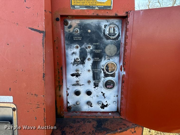 image for item DT0513 1989 Snorkelift A42R boom lift