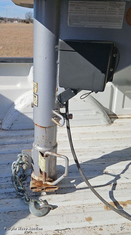 image for item DT7604 2000 Kiefer Built Genesis X-340 horse trailer