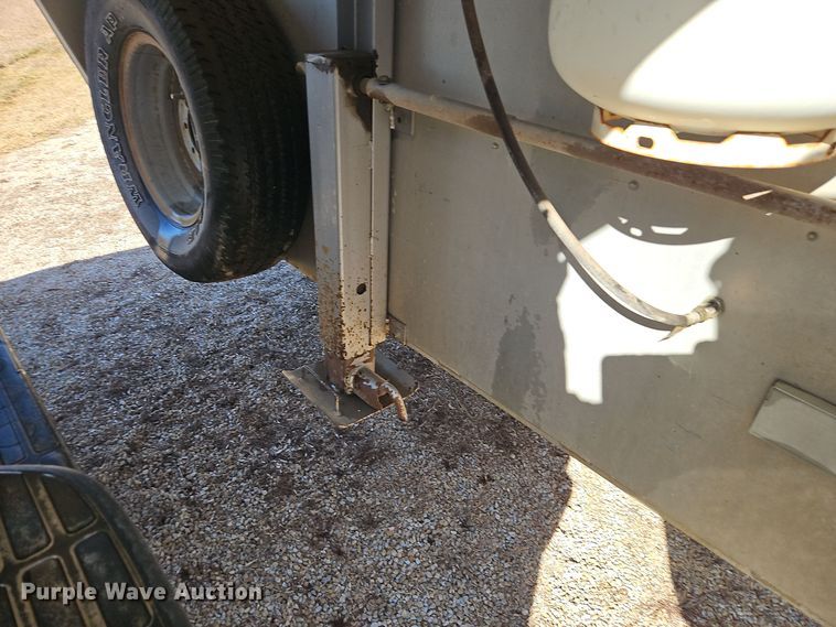 image for item DT7604 2000 Kiefer Built Genesis X-340 horse trailer