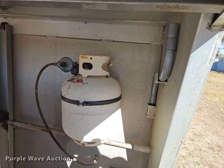 image for item DT7604 2000 Kiefer Built Genesis X-340 horse trailer