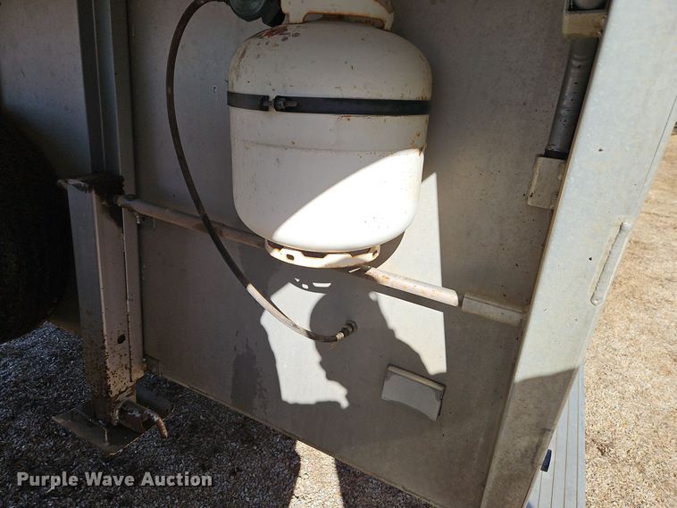 image for item DT7604 2000 Kiefer Built Genesis X-340 horse trailer