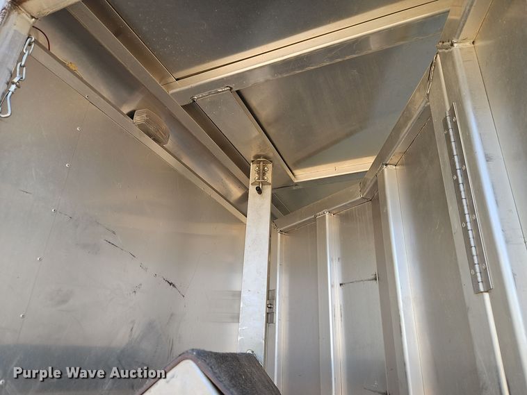 image for item DT7604 2000 Kiefer Built Genesis X-340 horse trailer