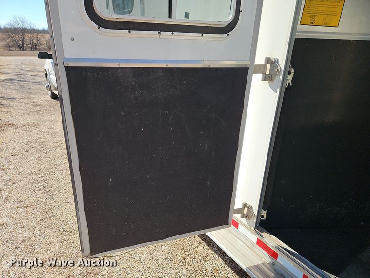 image for item DT7604 2000 Kiefer Built Genesis X-340 horse trailer