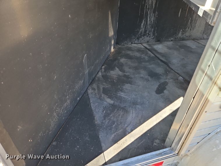 image for item DT7604 2000 Kiefer Built Genesis X-340 horse trailer