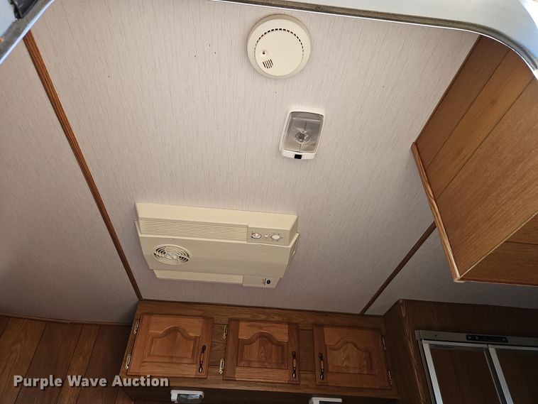 image for item DT7604 2000 Kiefer Built Genesis X-340 horse trailer