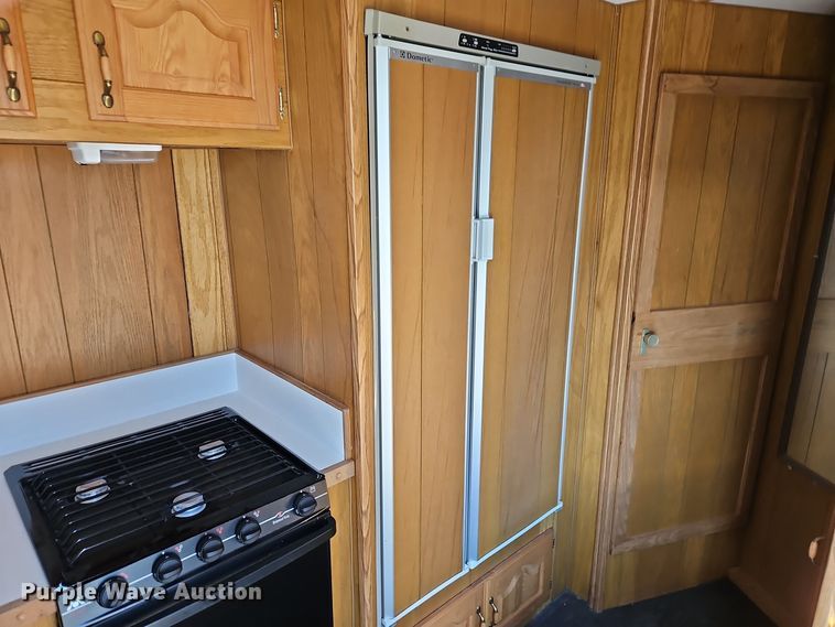 image for item DT7604 2000 Kiefer Built Genesis X-340 horse trailer