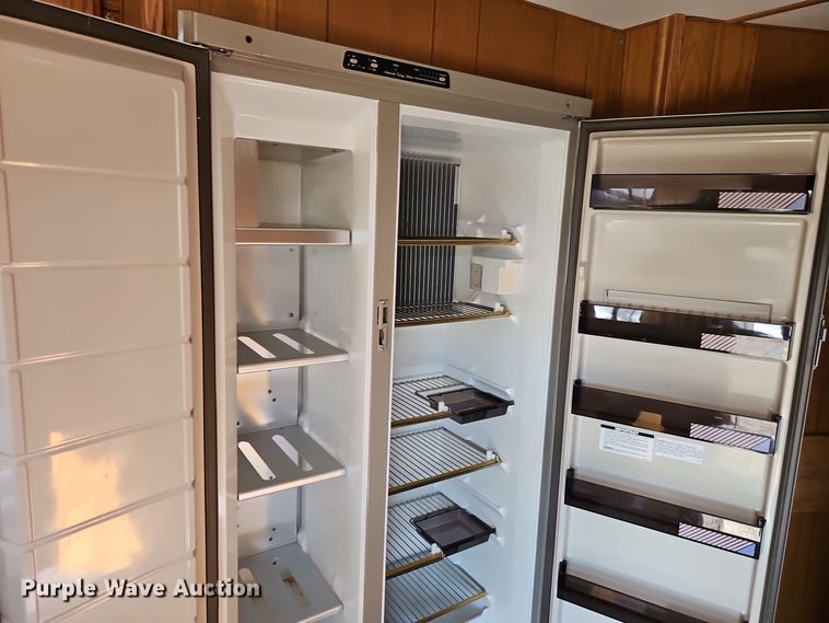 image for item DT7604 2000 Kiefer Built Genesis X-340 horse trailer