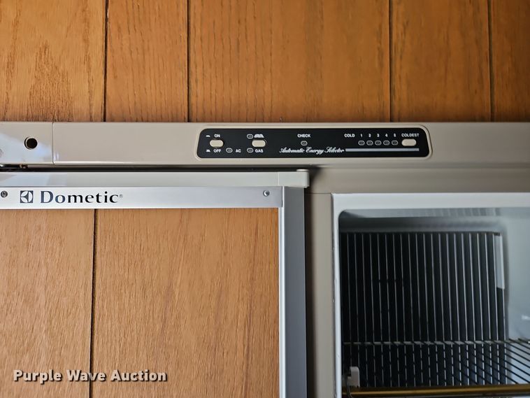 image for item DT7604 2000 Kiefer Built Genesis X-340 horse trailer