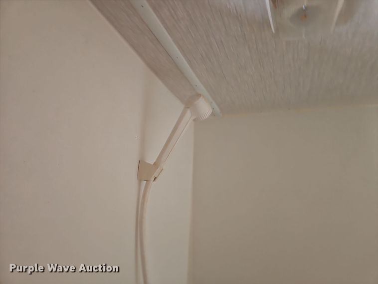 image for item DT7604 2000 Kiefer Built Genesis X-340 horse trailer