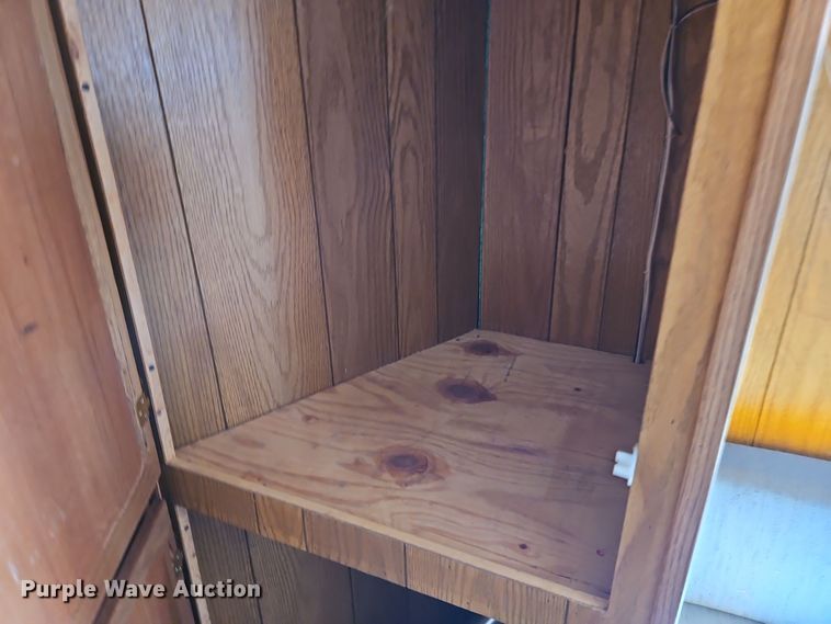 image for item DT7604 2000 Kiefer Built Genesis X-340 horse trailer