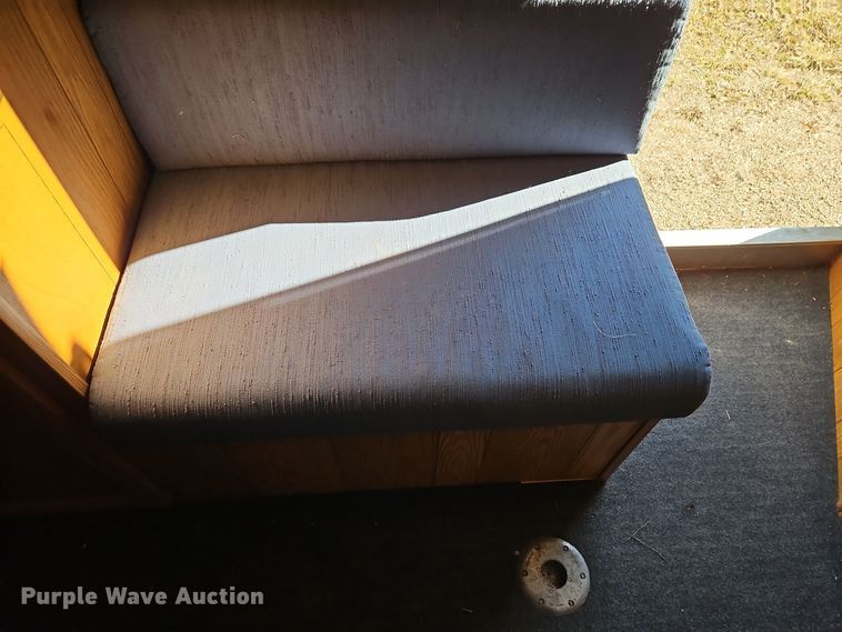 image for item DT7604 2000 Kiefer Built Genesis X-340 horse trailer