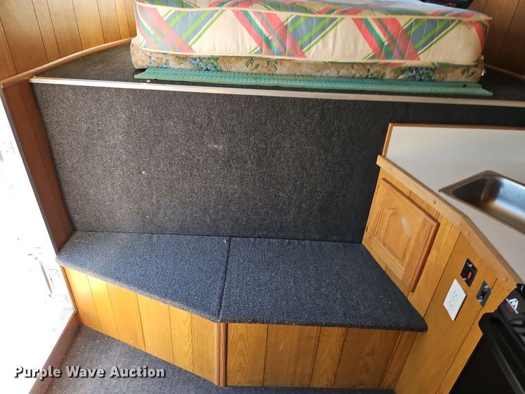 image for item DT7604 2000 Kiefer Built Genesis X-340 horse trailer