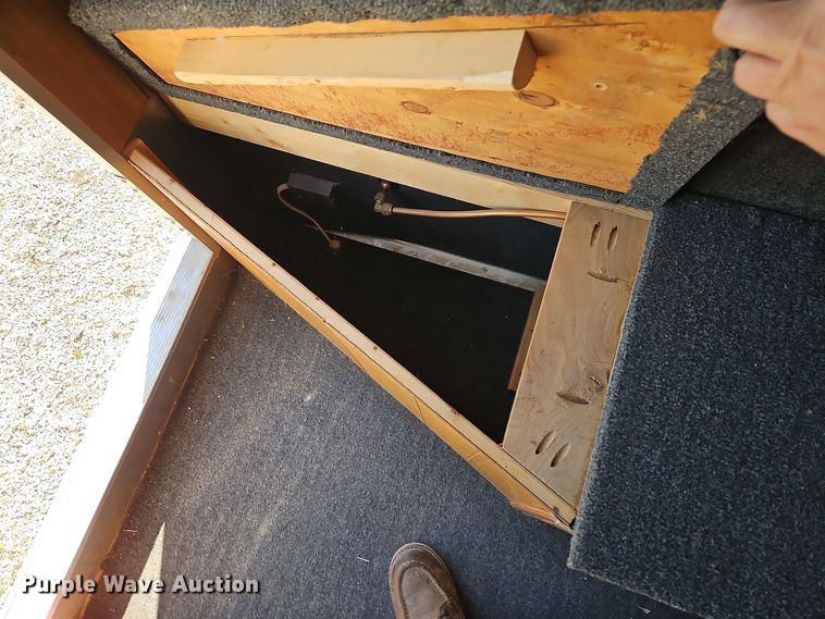 image for item DT7604 2000 Kiefer Built Genesis X-340 horse trailer