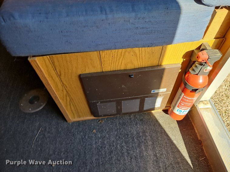 image for item DT7604 2000 Kiefer Built Genesis X-340 horse trailer