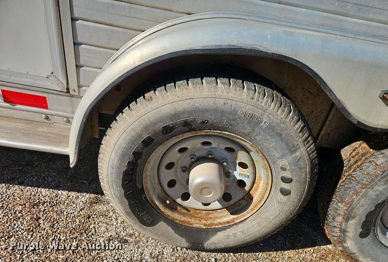 image for item DT7604 2000 Kiefer Built Genesis X-340 horse trailer