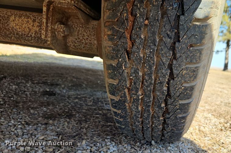 image for item DT7604 2000 Kiefer Built Genesis X-340 horse trailer