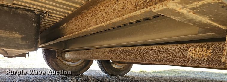 image for item DT7604 2000 Kiefer Built Genesis X-340 horse trailer