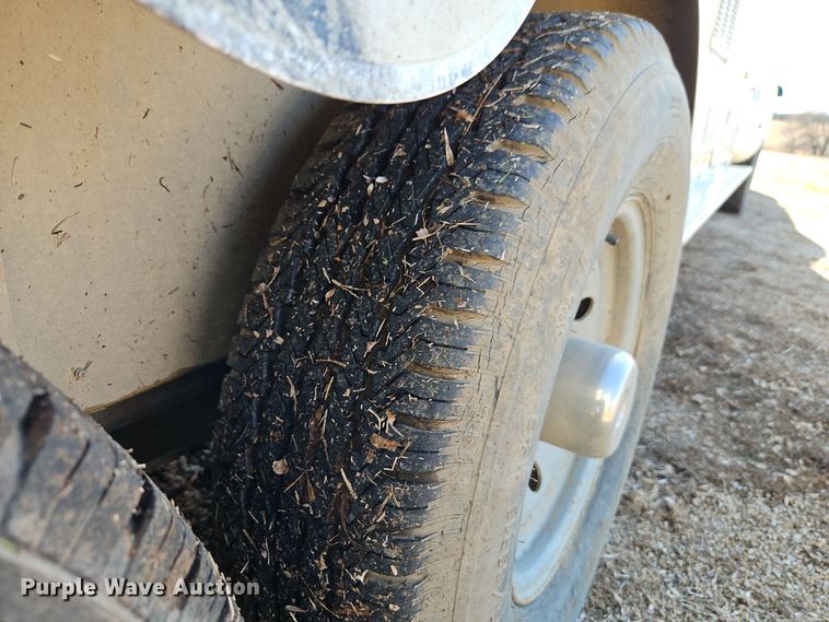 image for item DT7604 2000 Kiefer Built Genesis X-340 horse trailer