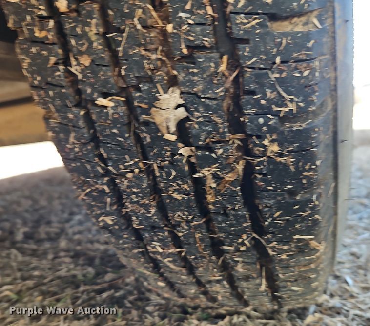 image for item DT7604 2000 Kiefer Built Genesis X-340 horse trailer