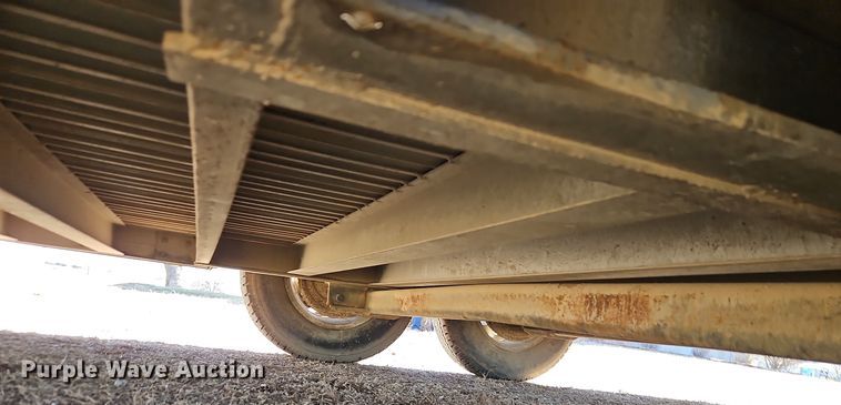 image for item DT7604 2000 Kiefer Built Genesis X-340 horse trailer