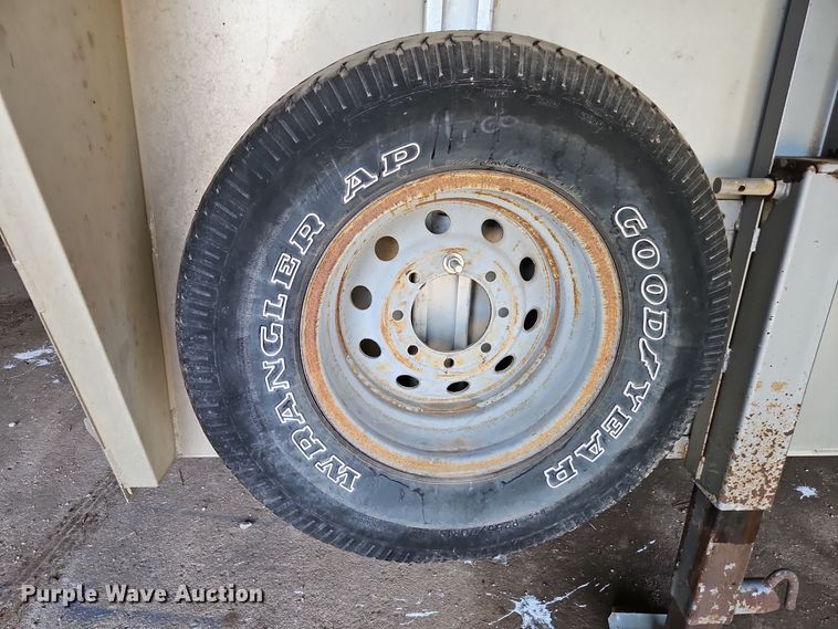 image for item DT7604 2000 Kiefer Built Genesis X-340 horse trailer