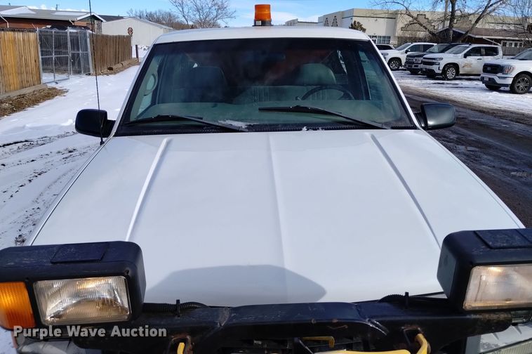 image for item DV6635 1998 GMC Sierra 2500 pickup truck