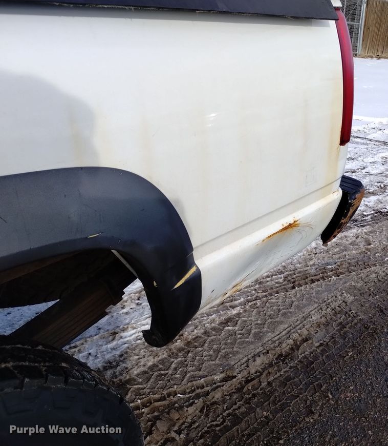 image for item DV6635 1998 GMC Sierra 2500 pickup truck