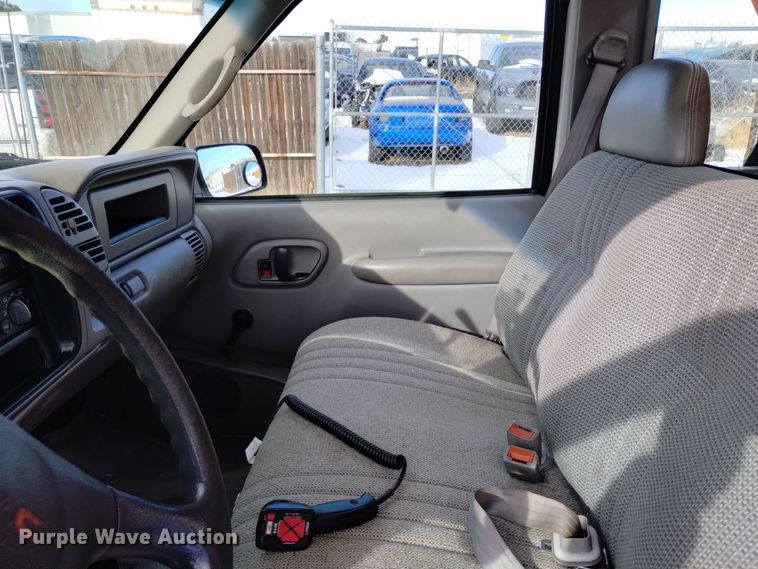 image for item DV6635 1998 GMC Sierra 2500 pickup truck