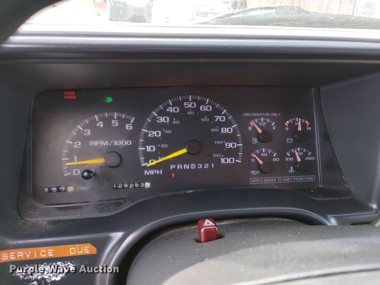 image for item DV6635 1998 GMC Sierra 2500 pickup truck