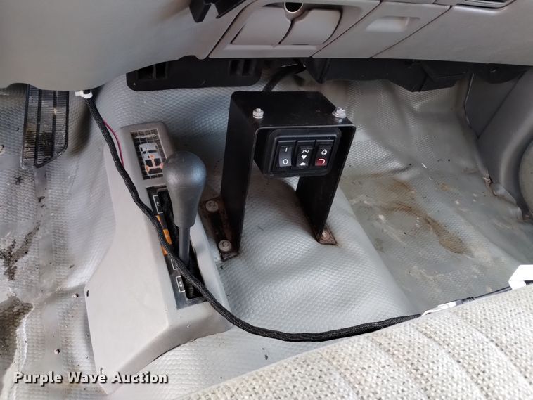 image for item DV6635 1998 GMC Sierra 2500 pickup truck