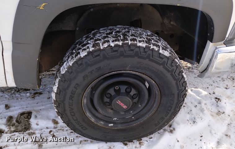 image for item DV6635 1998 GMC Sierra 2500 pickup truck