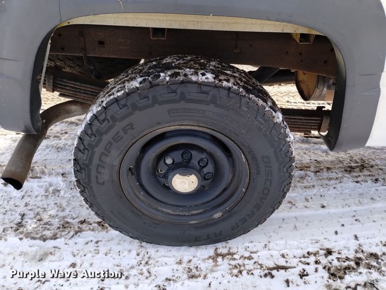 image for item DV6635 1998 GMC Sierra 2500 pickup truck