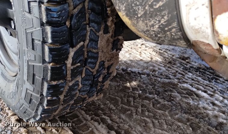 image for item DV6635 1998 GMC Sierra 2500 pickup truck