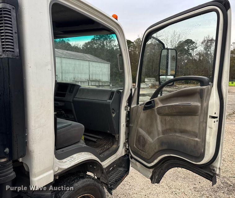 image for item DW1803 2009 GMC W4500 flatbed truck