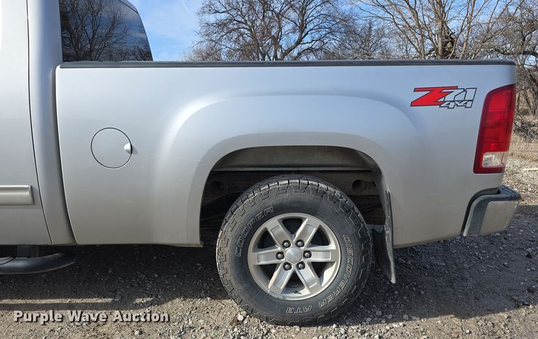 image for item DW3095 2011 GMC Sierra 1500 Ext. Cab pickup truck