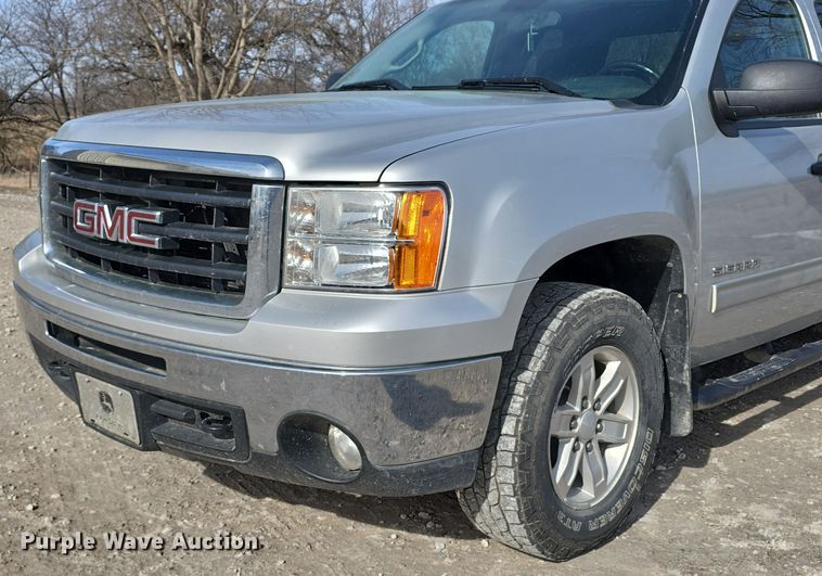 image for item DW3095 2011 GMC Sierra 1500 Ext. Cab pickup truck