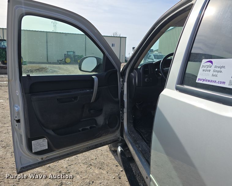 image for item DW3095 2011 GMC Sierra 1500 Ext. Cab pickup truck