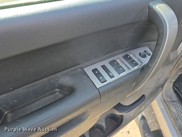 image for item DW3095 2011 GMC Sierra 1500 Ext. Cab pickup truck