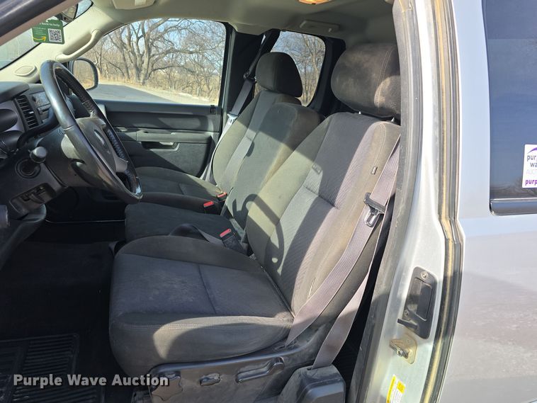 image for item DW3095 2011 GMC Sierra 1500 Ext. Cab pickup truck