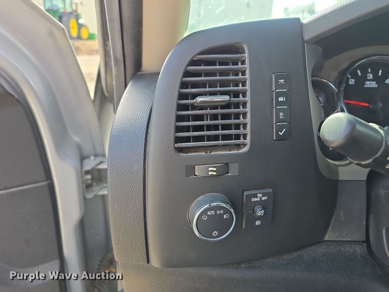 image for item DW3095 2011 GMC Sierra 1500 Ext. Cab pickup truck