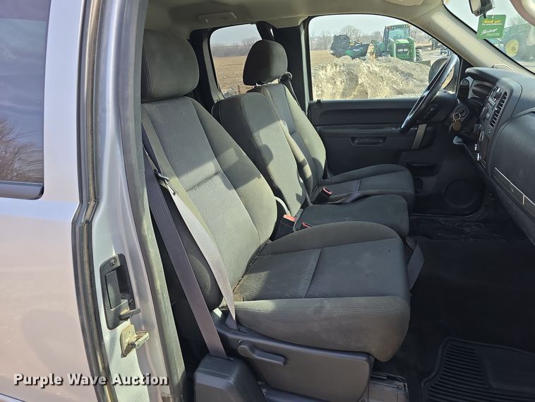 image for item DW3095 2011 GMC Sierra 1500 Ext. Cab pickup truck