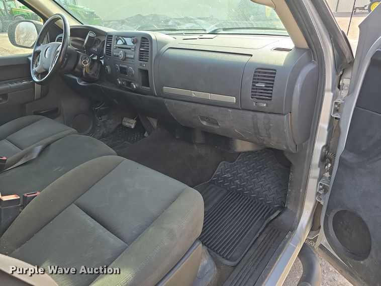 image for item DW3095 2011 GMC Sierra 1500 Ext. Cab pickup truck