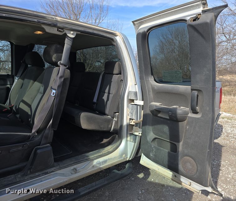 image for item DW3095 2011 GMC Sierra 1500 Ext. Cab pickup truck